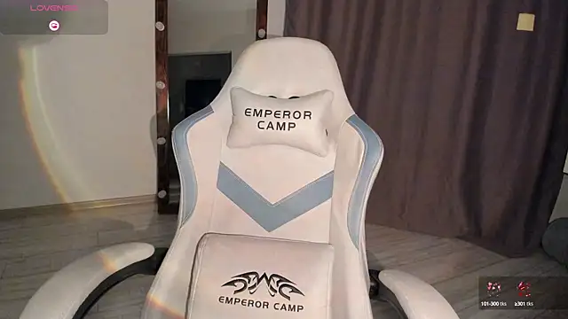 Snapshot of Lana_Younes chatting on October 8, 2025, 4:40 pm Lana Younes online show from October 8, 2025, 4:40 pm