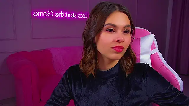 PollyLanders online show from September 17, 2025, 8:33 pm