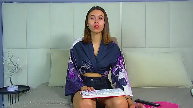 PollyLanders online show from September 26, 2025, 6:15 pm