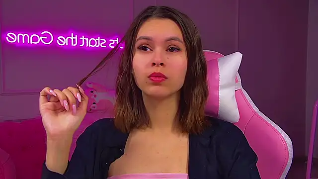 PollyLanders online show from October 10, 2025, 6:20 pm