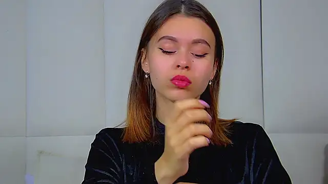 PollyLanders online show from October 6, 2025, 7:14 pm