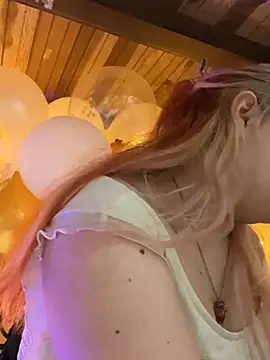 SophiaWeestt99 online show from March 18, 2026, 4:59 am