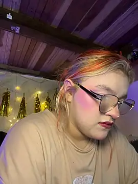 SophiaWeestt99 online show from April 15, 2026, 4:29 am