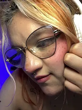 SophiaWeestt99 online show from April 9, 2026, 6:19 am