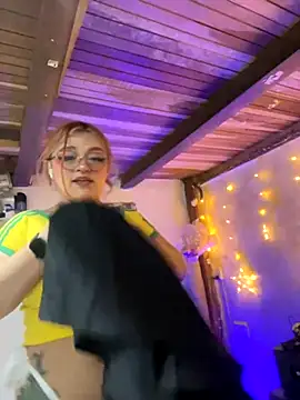 SophiaWeestt99 online show from November 12, 2025, 2:04 am