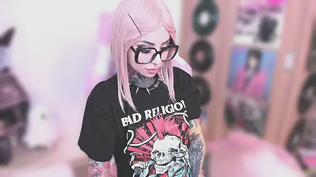 Snapshot of NikkiRamone chatting on January 7, 2026, 11:37 am NikkiRamone online show from January 7, 2026, 11:37 am