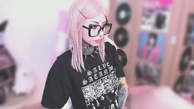 Snapshot of NikkiRamone chatting on January 9, 2026, 11:28 am NikkiRamone online show from January 9, 2026, 11:28 am