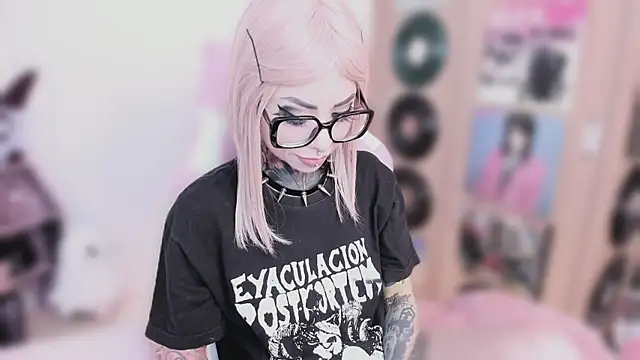 Snapshot of NikkiRamone chatting on January 12, 2026, 11:17 am NikkiRamone online show from January 12, 2026, 11:17 am