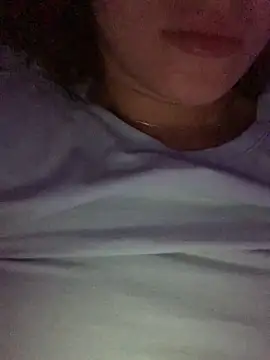 BetinaSoares online show from November 11, 2025, 7:25 am