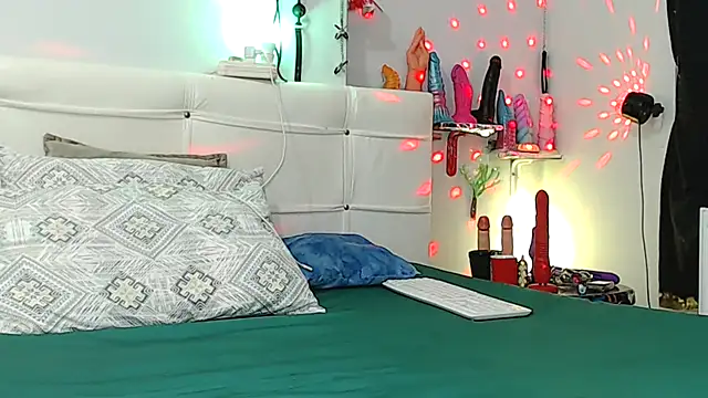 Snapshot of Bitter_ chatting on September 25, 2025, 3:40 pm Bitter online show from September 25, 2025, 3:40 pm