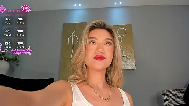 Snapshot of RebeccaHudson chatting on February 3, 2026, 7:41 pm RebeccaHudson online show from February 3, 2026, 7:41 pm