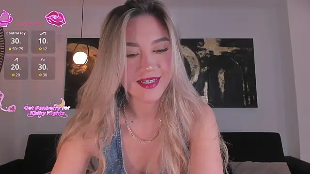 Snapshot of RebeccaHudson chatting on February 15, 2026, 6:29 pm RebeccaHudson online show from February 15, 2026, 6:29 pm