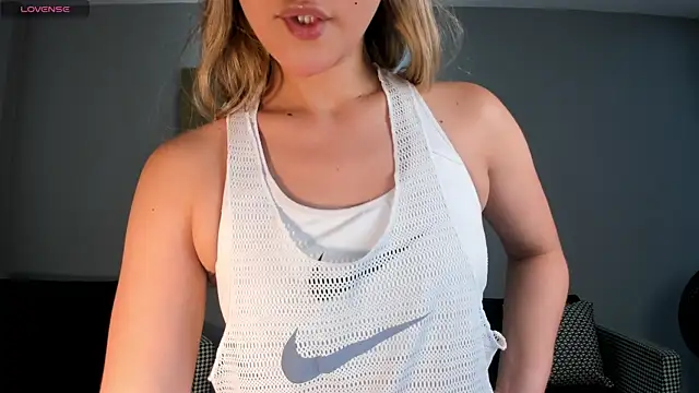 RebeccaHudson online show from March 17, 2026, 7:17 pm