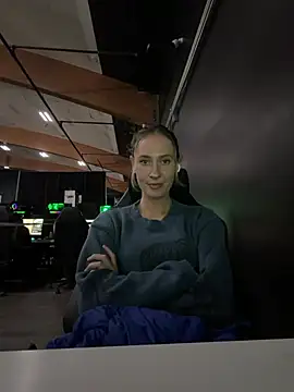 Snapshot of M1ssyk1ssy chatting on April 4, 2026, 6:36 pm M1ssyk1ssy online show from April 4, 2026, 6:36 pm