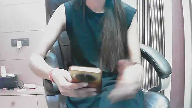 Snapshot of collage_hoty chatting on September 25, 2025, 8:15 pm collage hoty online show from September 25, 2025, 8:15 pm