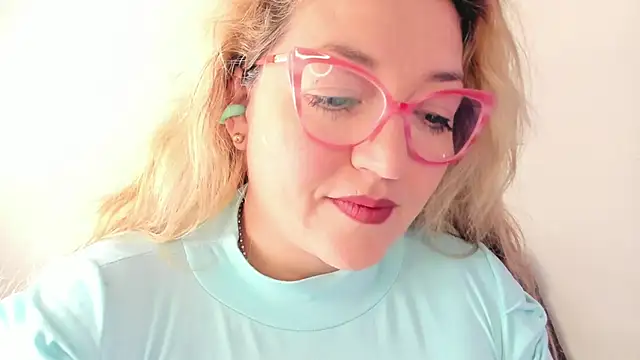 Snapshot of Naty_Mature_ chatting on December 2, 2025, 12:18 pm Naty Mature online show from December 2, 2025, 12:18 pm