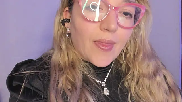 Naty Mature  online show from December 21, 2025, 9:04 pm