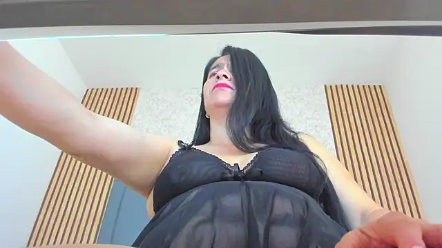 candela collinss online show from December 19, 2025, 11:56 am