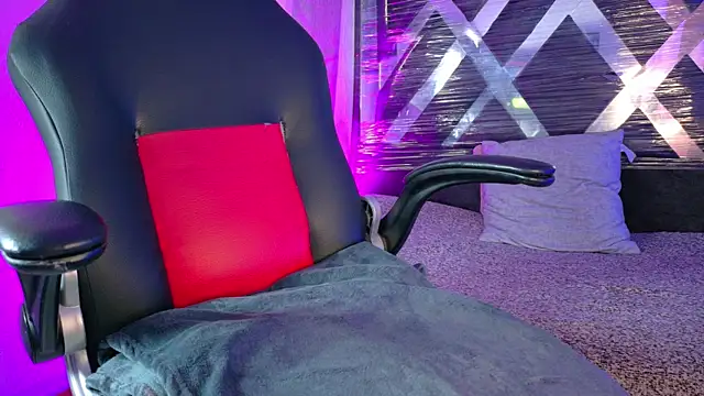 meggan 77 online show from April 5, 2026, 4:35 pm