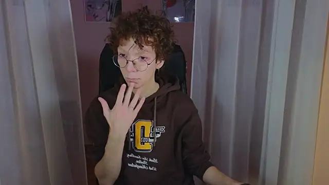 Snapshot of TommieH chatting on February 21, 2025, 5:35 am TommieH online show from February 21, 2025, 5:35 am