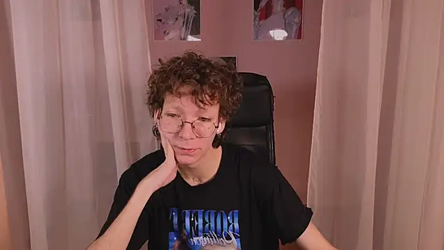 Snapshot of TommieH chatting on February 9, 2025, 5:40 am TommieH online show from February 9, 2025, 5:40 am