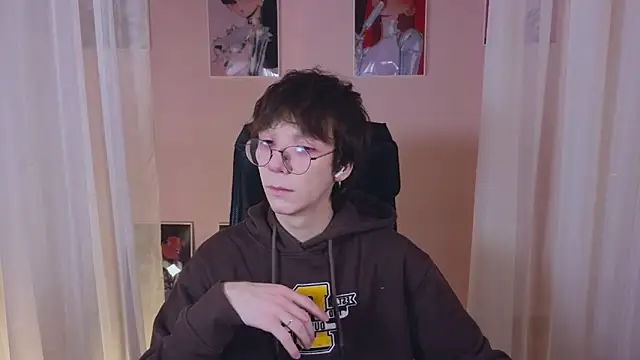 Snapshot of TommieH chatting on February 2, 2025, 5:21 am TommieH online show from February 2, 2025, 5:21 am