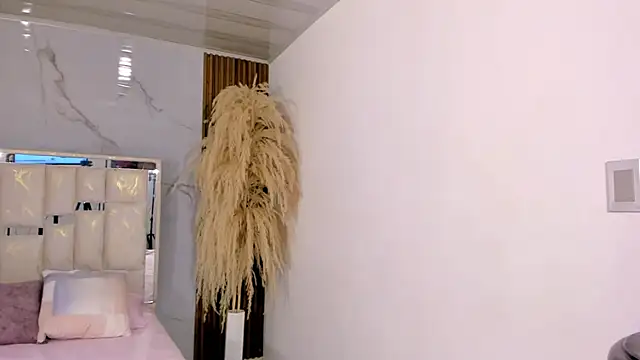 Snapshot of Keila_Mendoza chatting on March 11, 2026, 5:12 am Keila Mendoza online show from March 11, 2026, 5:12 am