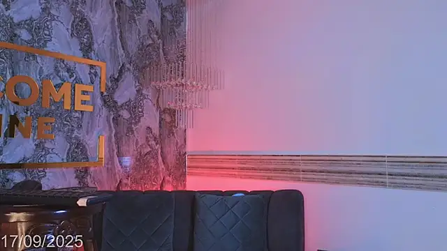 Keila Mendoza online show from September 18, 2025, 11:41 pm