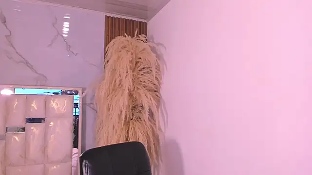 Snapshot of Keila_Mendoza chatting on March 8, 2026, 4:49 am Keila Mendoza online show from March 8, 2026, 4:49 am