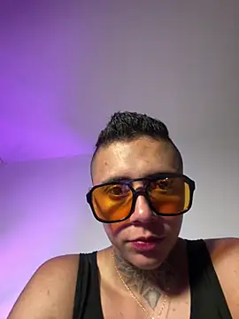  PhillipBrown online show from June 12, 2026, 1:47 am