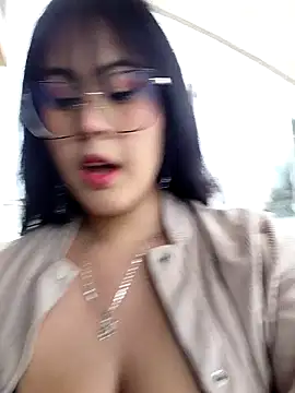 Snapshot of lara_moon25 chatting on November 27, 2025, 7:47 pm lara moon25 online show from November 27, 2025, 7:47 pm