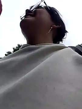 Snapshot of lara_moon25 chatting on December 1, 2025, 7:37 pm lara moon25 online show from December 1, 2025, 7:37 pm