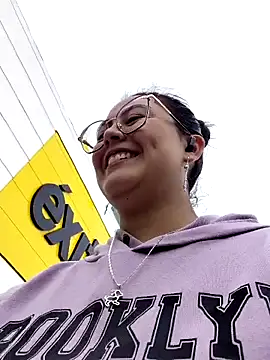 Snapshot of lara_moon25 chatting on October 29, 2025, 7:46 pm lara moon25 online show from October 29, 2025, 7:46 pm