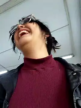 Snapshot of lara_moon25 chatting on November 29, 2025, 7:03 pm lara moon25 online show from November 29, 2025, 7:03 pm