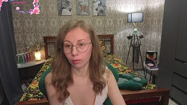 Lill Mary online show from March 13, 2026, 1:43 am