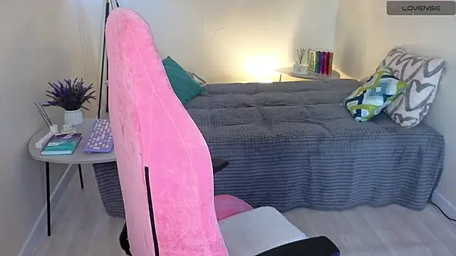 Lill Mary online show from March 13, 2025, 3:54 am