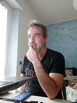 Snapshot of Marcolino183 chatting on December 19, 2025, 9:22 am Marcolino183 online show from December 19, 2025, 9:22 am