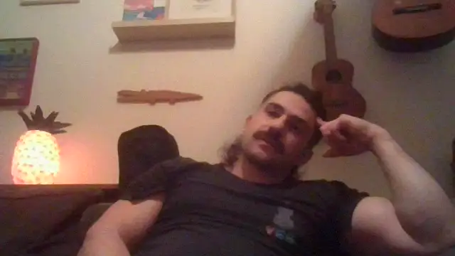 Snapshot of Mclozzz chatting on February 8, 2026, 9:01 pm Mclozzz online show from February 8, 2026, 9:01 pm