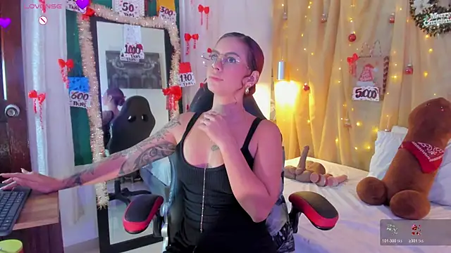 Sophiee Hill online show from December 16, 2025, 1:15 pm