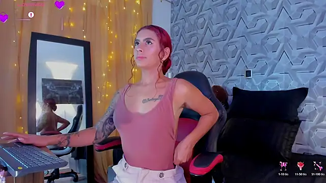 Sophiee Hill online show from October 28, 2025, 2:38 pm