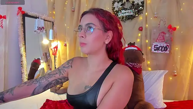 Sophiee Hill online show from November 26, 2025, 4:51 pm