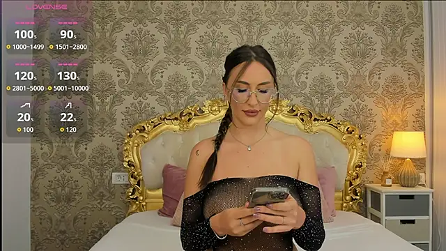 JulieBigAssx online show from August 7, 2026, 7:58 am