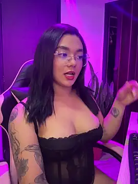 Snapshot of camianddanna chatting on February 14, 2026, 3:40 am camianddanna online show from February 14, 2026, 3:40 am