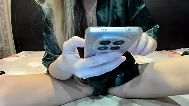 Snapshot of Cookiecutey chatting on April 14, 2026, 7:41 pm Cookiecutey online show from April 14, 2026, 7:41 pm