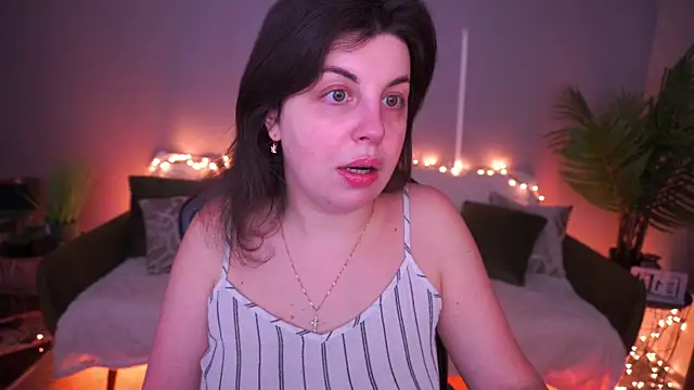 MirandaWong online show from March 15, 2026, 5:47 am