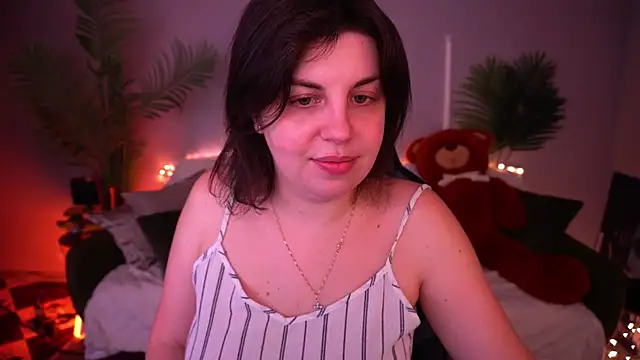 MirandaWong online show from April 10, 2026, 5:47 am