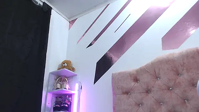 Kitten Hot  online show from October 2, 2025, 1:20 am