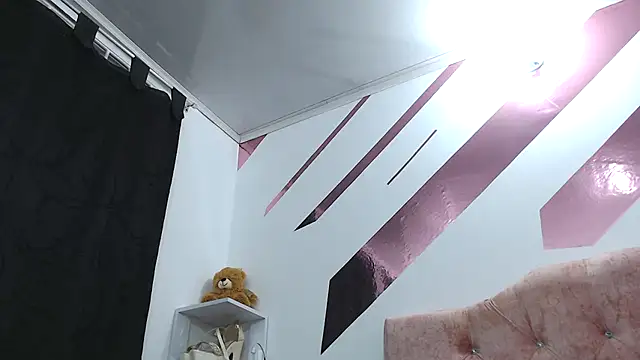 Kitten Hot  online show from September 10, 2025, 10:25 am