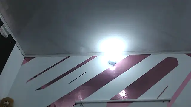 Kitten Hot  online show from November 27, 2025, 9:15 pm