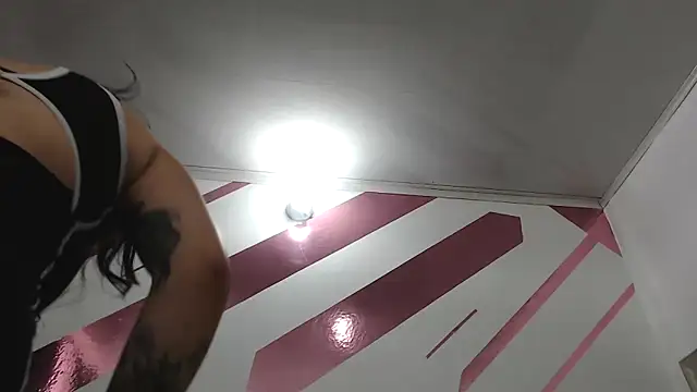 Kitten Hot  online show from September 14, 2025, 9:04 pm